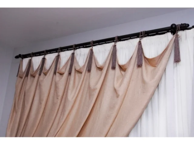 Cortina instalada em ambiente interno