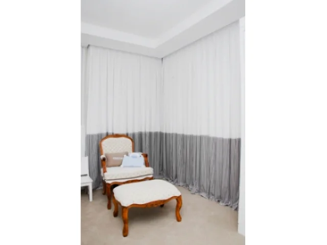 Cortina instalada em ambiente interno