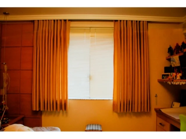 Cortina instalada em ambiente interno