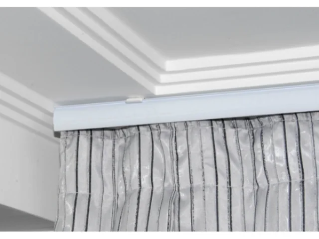 Cortina instalada em ambiente interno