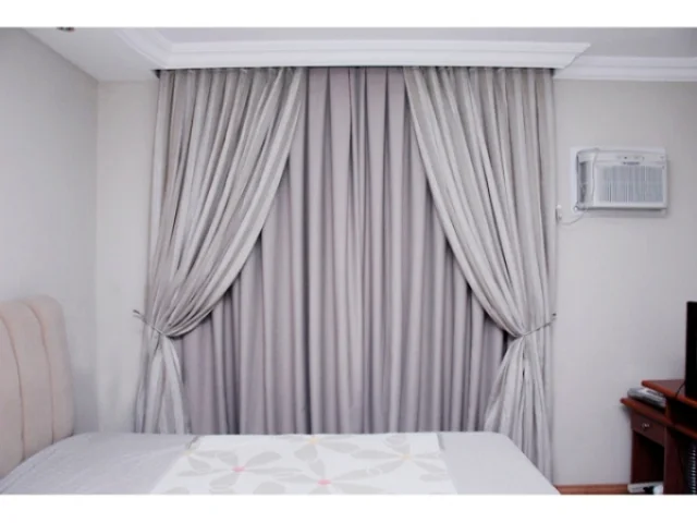 Cortina instalada em ambiente interno