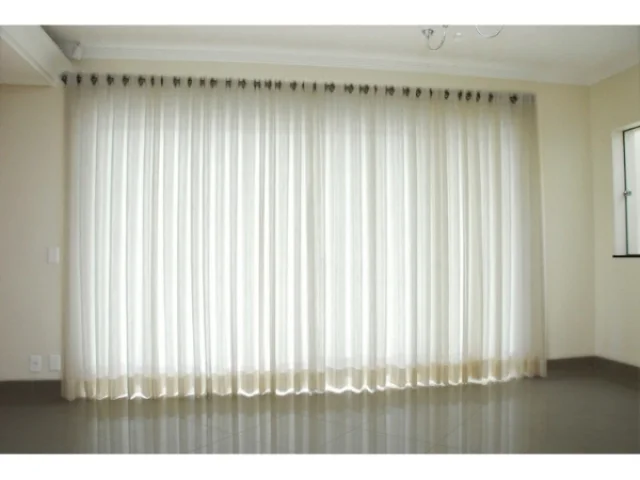 Cortina instalada em ambiente interno