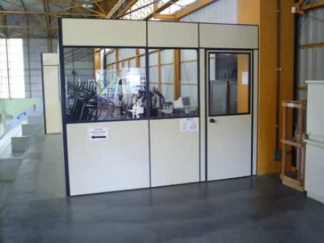 Divisória instalada em ambiente interno