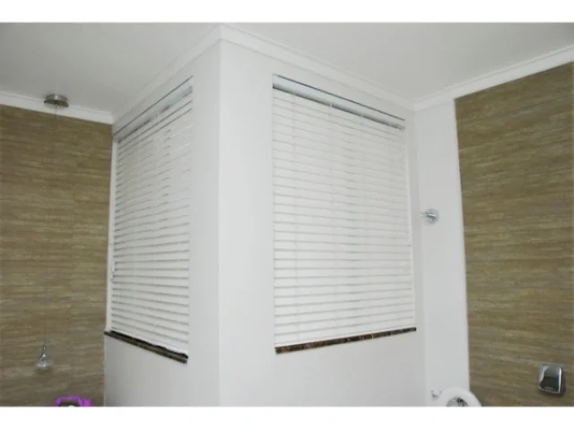 Persiana instalada em ambiente interno